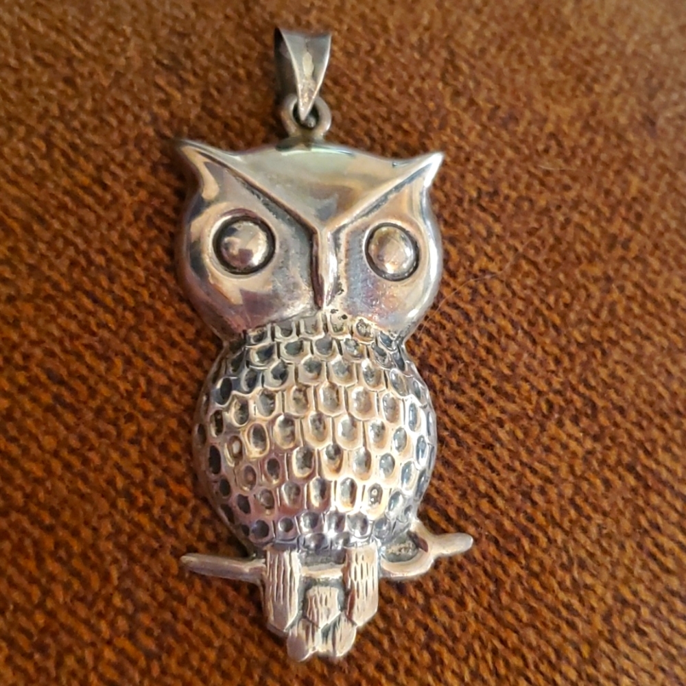 925 Sterling unmarked vintage Owl pendant